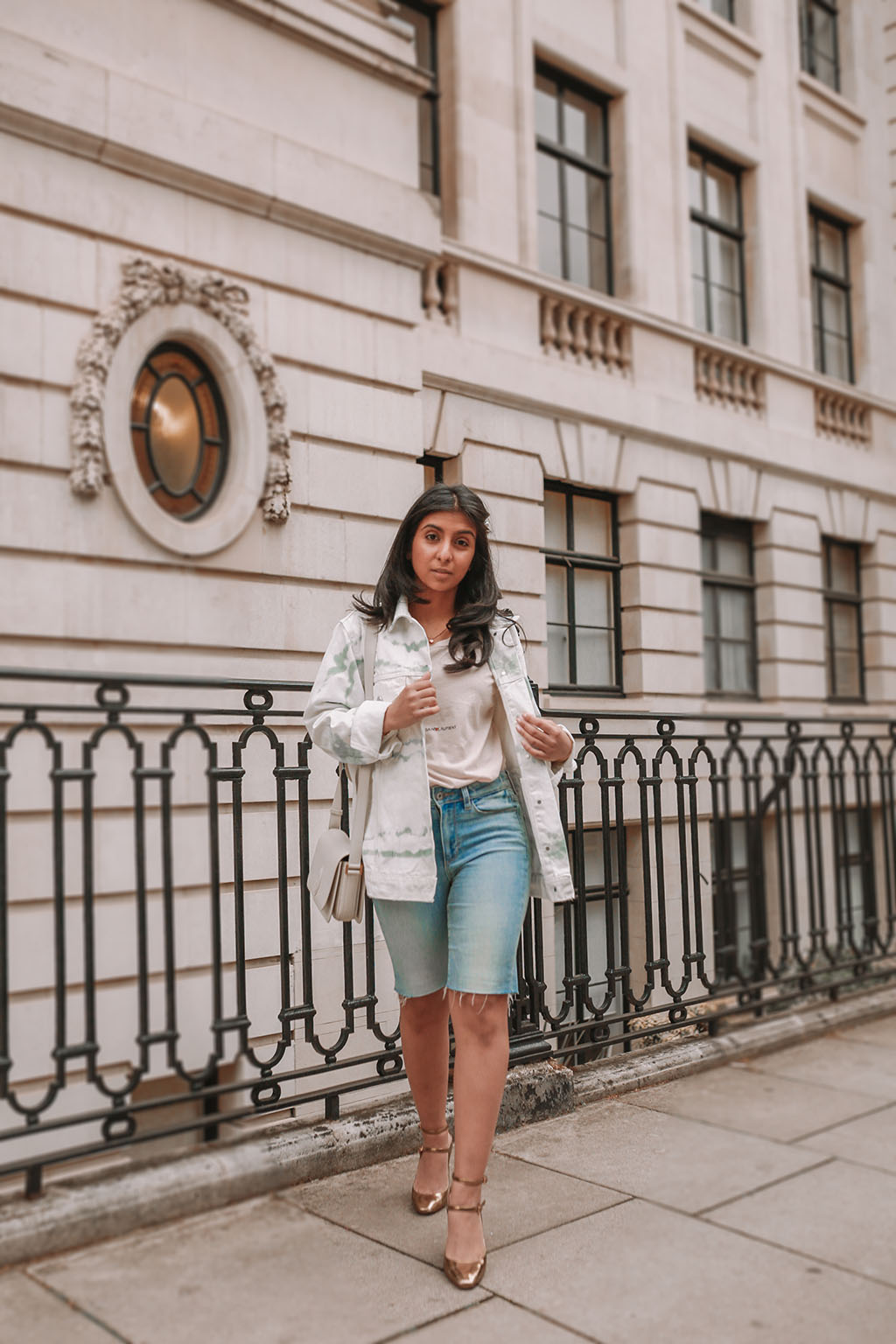 denim biker shorts outfit